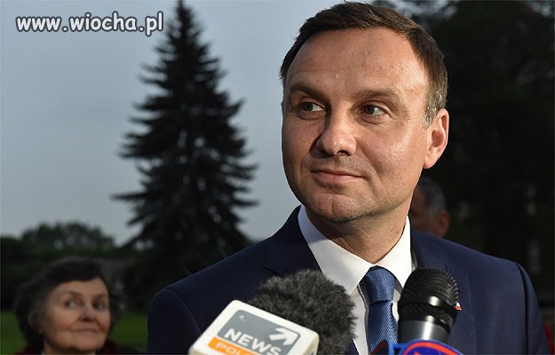 Andrzej Duda chce, żeby pomnik smoleński stanął na...