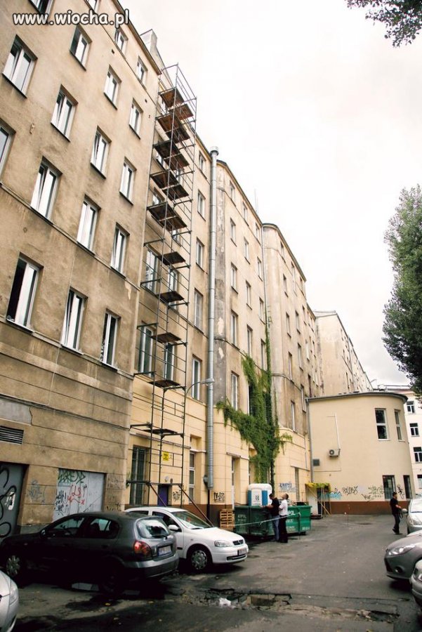 Rusztowanie przed siedzibą Samoobrony...
