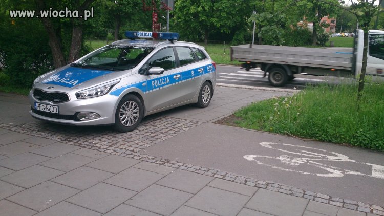 Przejście dla pieszych? Droga rowerowa? Eee tam ! 