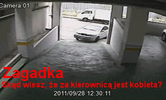 Kobieta za kierownicą ma małe problemy.