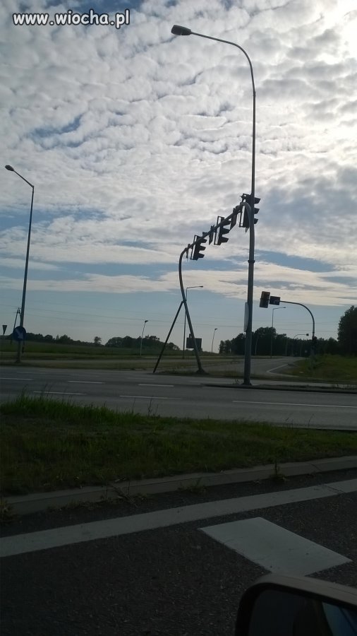 Naprawili słup od sygnalizacji... Kocham ten kraj