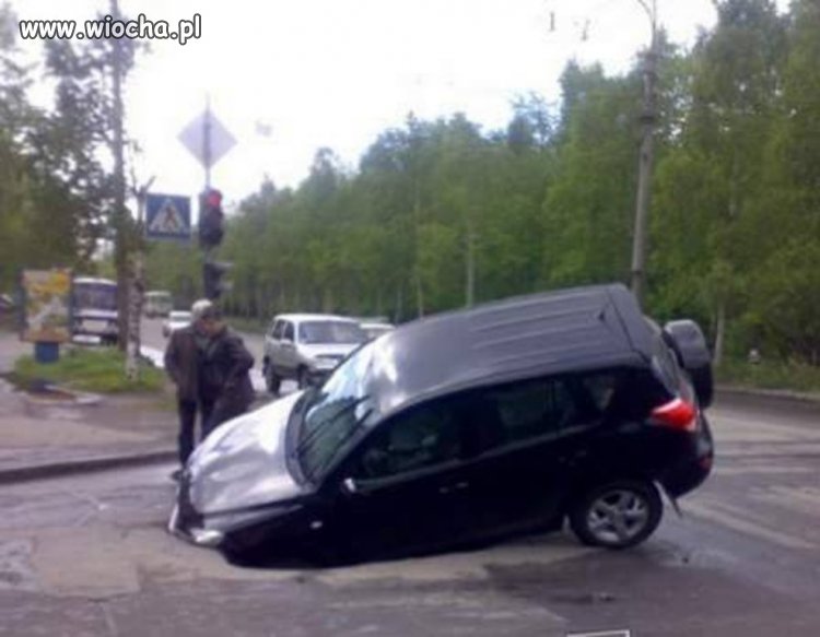 Lekkie uszkodzenie , wleciałem w dziurę w drodze