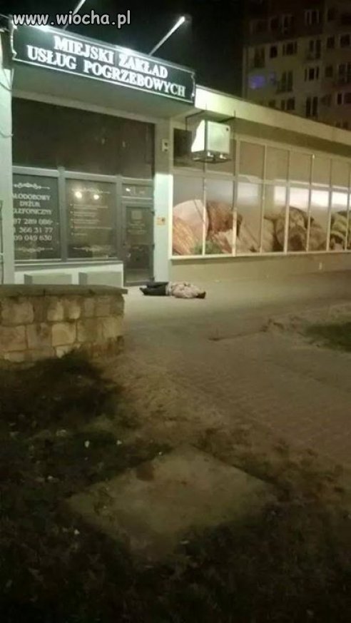Czeka na otwarcie.