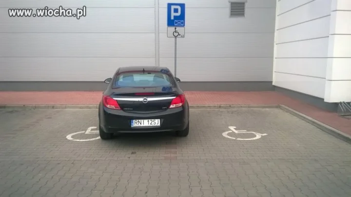 Kolejny "Miszcz" parkowania