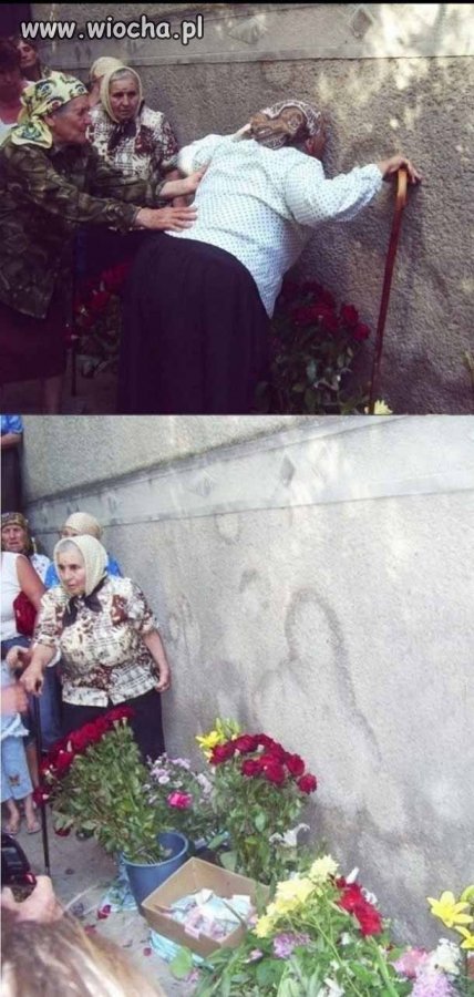 Całowanie plamy na ścianie