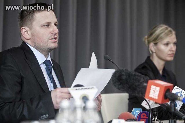 Przypomnijmy dwudziestolatek zakłada piramidę
