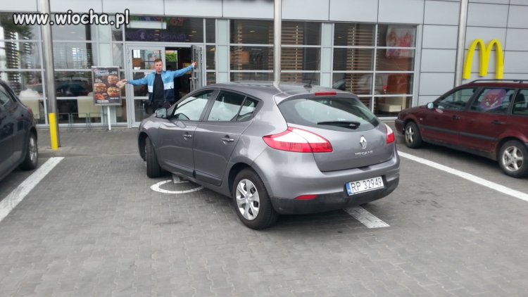 Kolejny mistrz parkowania