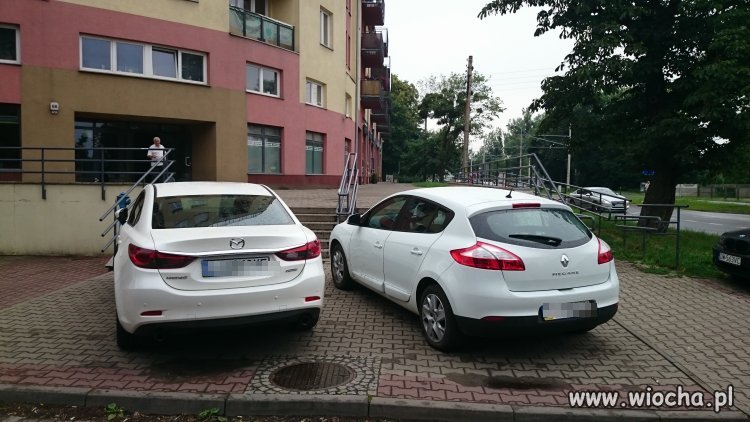 Dwa zmęczone samochody...