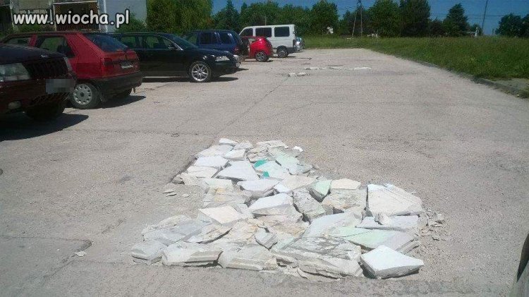 W Skarżysku dziury naprawia się tak...