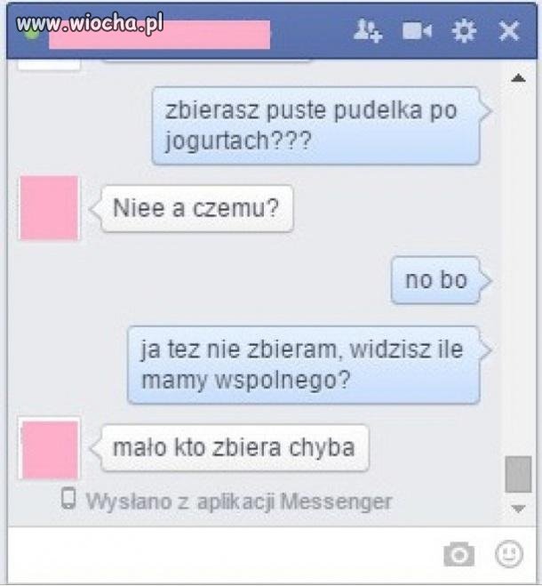 Puste pudełka po jogurtach