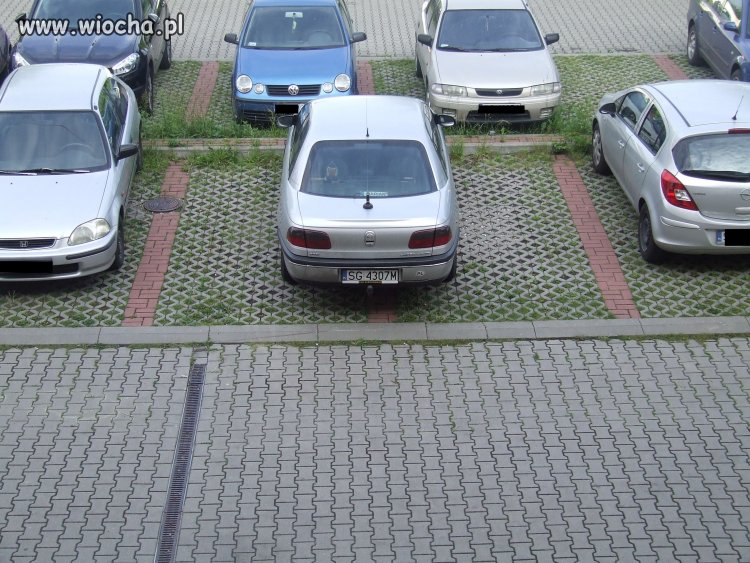 ...parking przed blokiem...