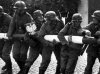 By wpuścić 2000 emigrantów 