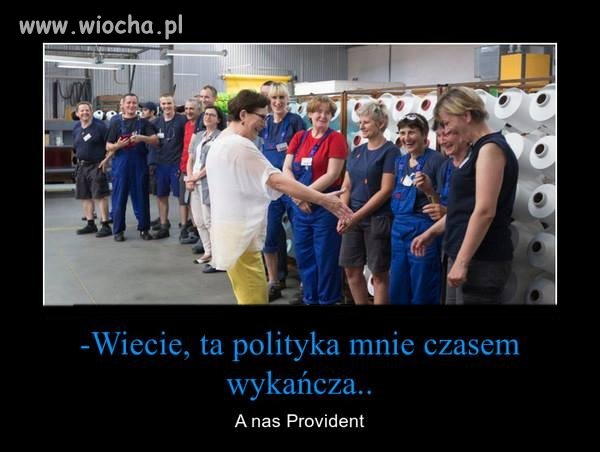 Oznaką biedy w Polsce to miliony szmateksów