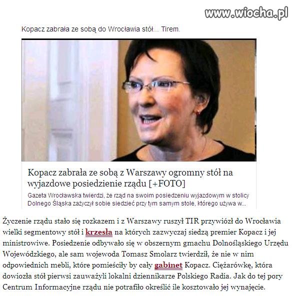 Kpina z podatnika Kopacz wozi tirem stół i krzesła