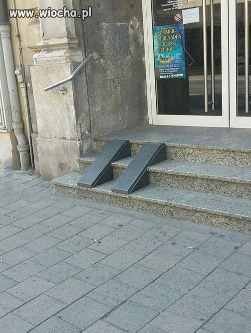 Podjazd dla niepełnosprawnych