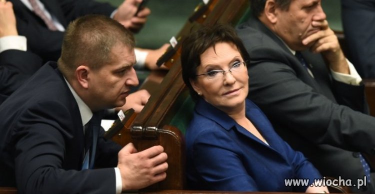 Podnieśmy akcyzę na papierosy... Tak z 4 dychy