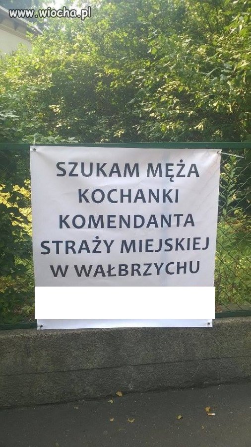 Na przeciw budynku straży miejskiej