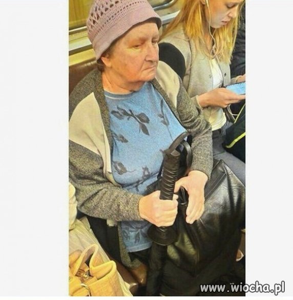 BABCIA XXI WIEKU W METRZE