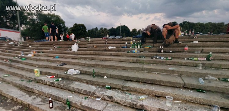 Warszawa niedaleko mostu łazienkowskiego