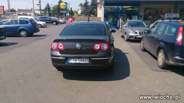 A pod sklepem parkuję tak
