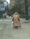 Rosyjski car przechadza się ulicami