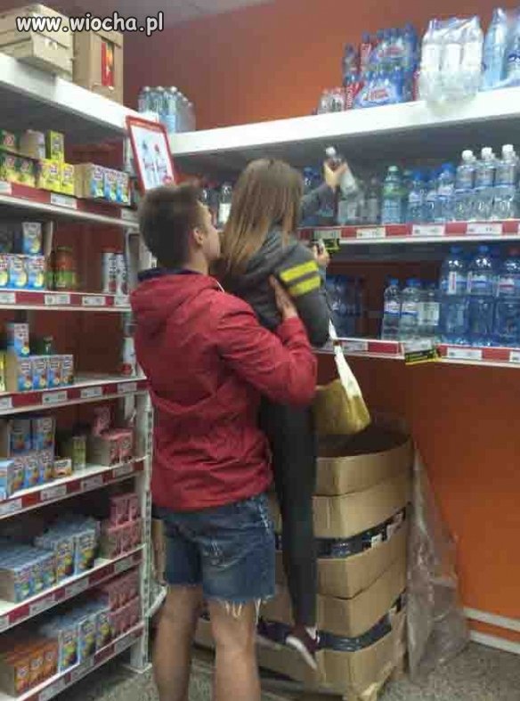 NISKIE DZIEWCZYNY POTRZEBUJĘ WSPARCIA FACETA