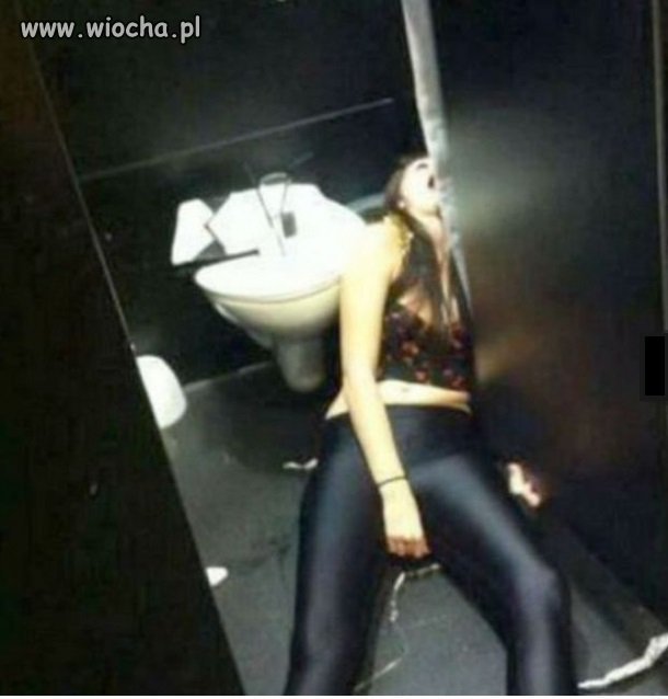 Dotarła do wc i ...