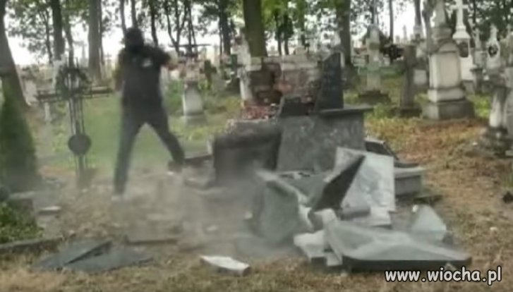 No i bardzo dobrze! zniszczyli pomnik UPA w Polsce