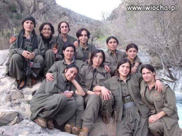 Te kobiety walczą z ISIS