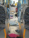 Wnętrze Węgierskiego autobusu po wyjściu uchodzców
