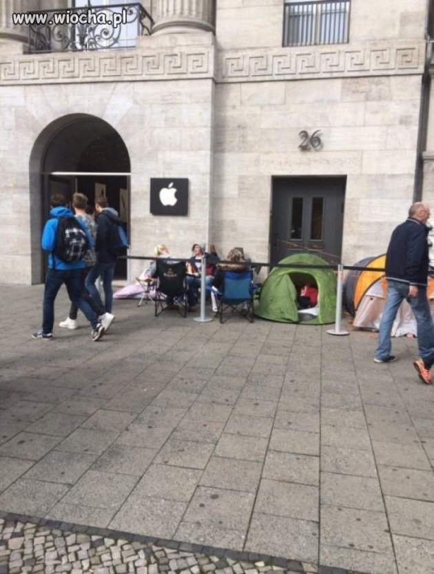 Kolejka po nowego Iphone