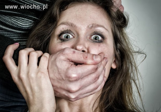 We Włoszech imigranci zbiorowo zgwałcili...