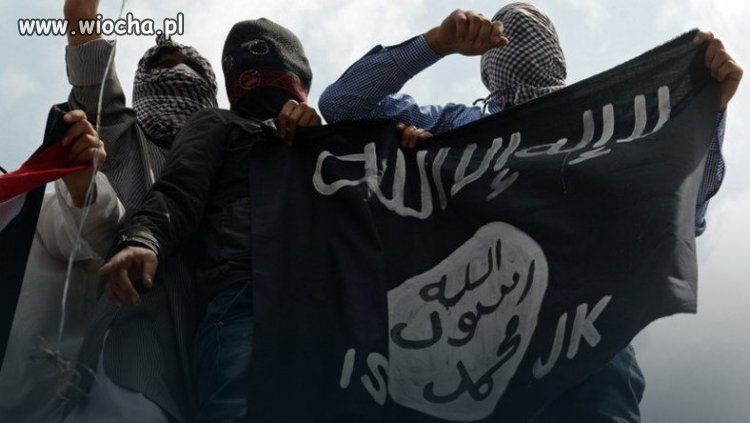 Państwo Islamskie wydobywa i handluje ropą...