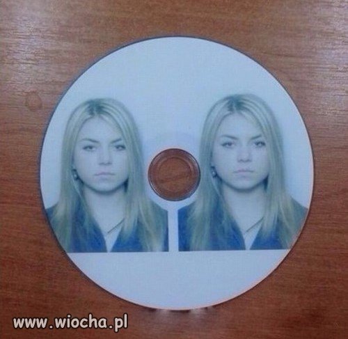 Kazali przynieść dwa zdjęcia na płycie CD