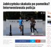 Spot "swetru" , skakała po pomniku AK