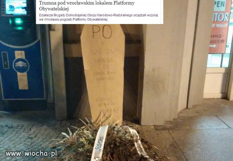 Trumna pod wrocławskim lokalem Platformy O.