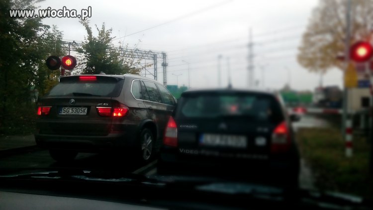 Zwykły cham na polskiej drodze. Ciężko poczekać.
