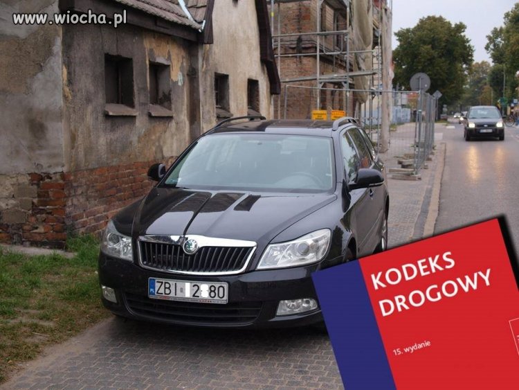 Burmistrz Białogardu parkuje tak