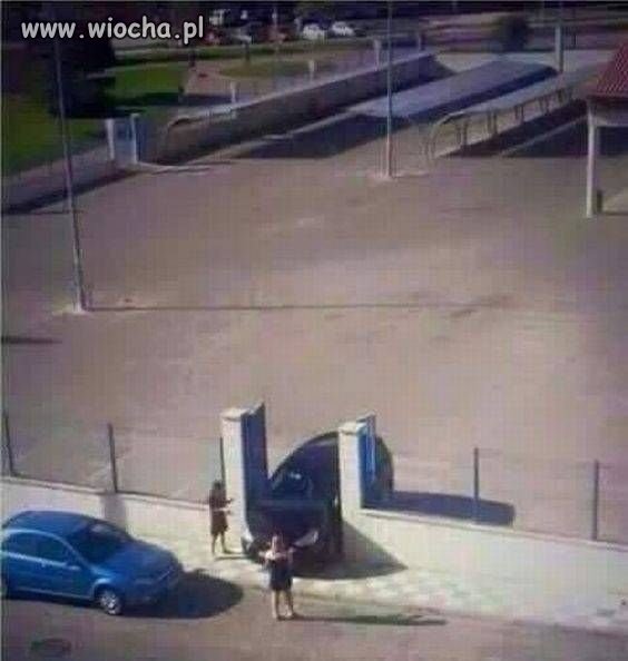 Kobieta za kierownicą