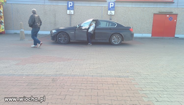 Na zakupach parkuje tak. 