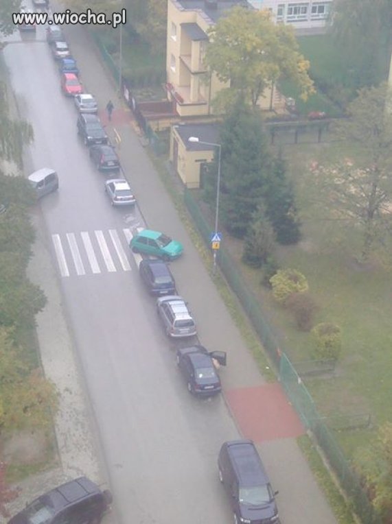 A tak parkuje pewna pani w Kielcach