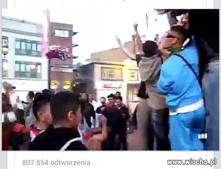 Pakistańczycy świętują atak na Francję