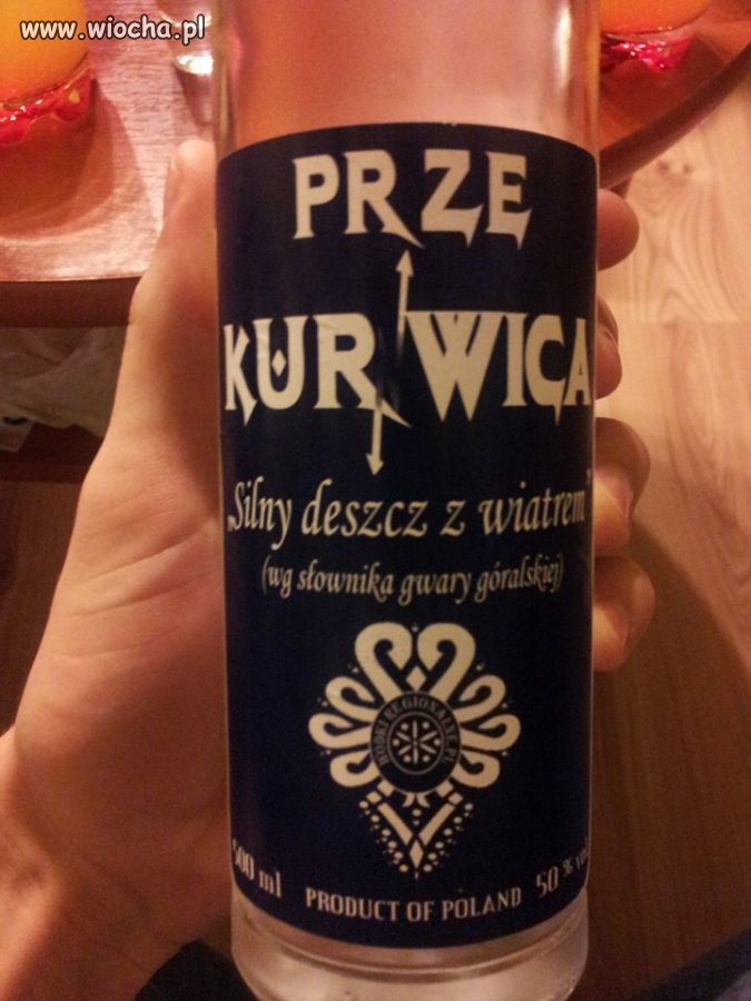 Silny deszcz z wiatrem 
