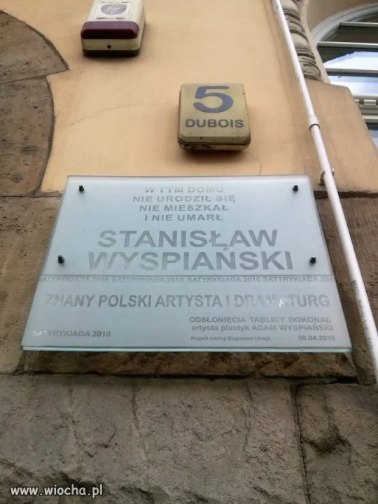 Wyjątkowy dom, tablica pamiątkowa.
