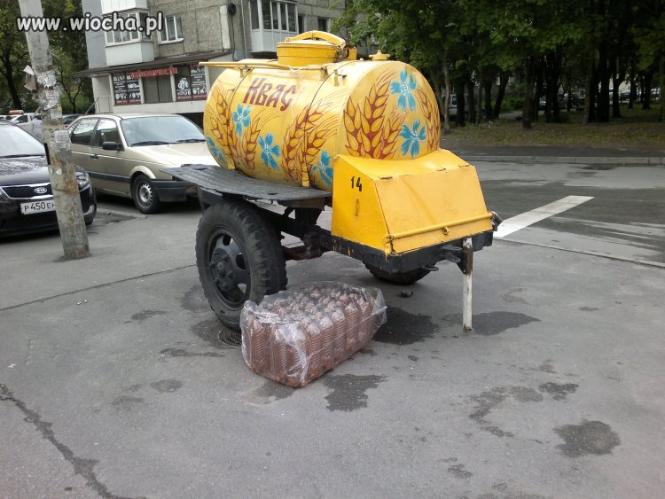 W Rosji z takiej beczki sprzedają smaczny kwas,