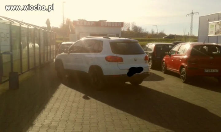 A pod Tesco w Świebodzinie mistrzyni parkowania