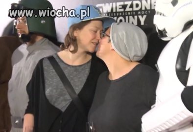 Córka Agnieszki Holland całuje się z dziewczyną 
