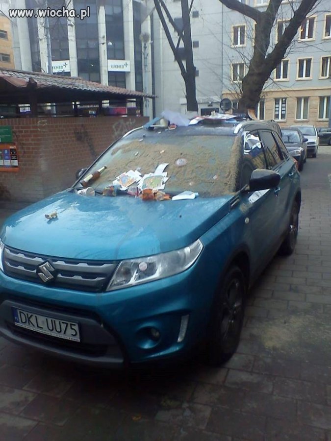 Pojazd od Paru dni Blokuje wyjazd