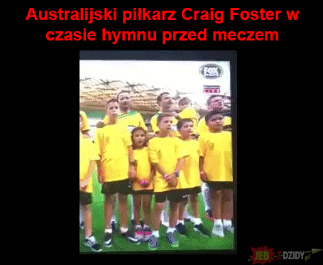 Piłkarz podczas hymnu