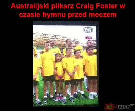 Piłkarz podczas hymnu